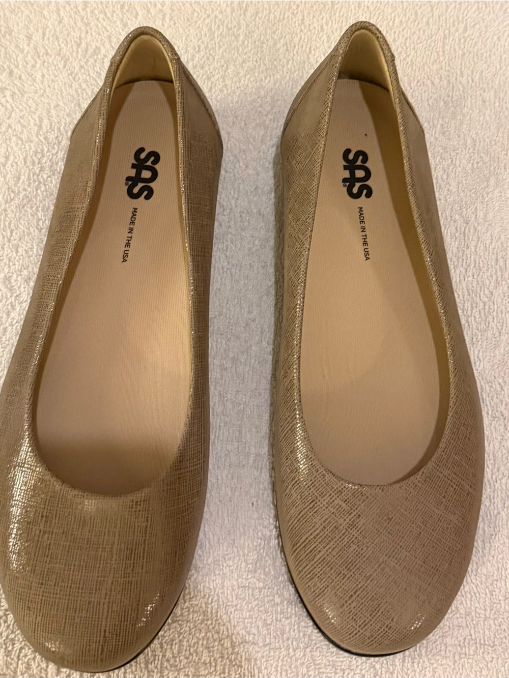 SAS Women's Ballet Flats in Fog (Beige) Size 8.5 Wide